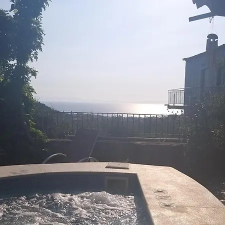 Onar, Stone With Sea View & Private Jacuzzi Holiday home *