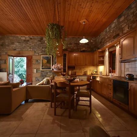 Hébergement de vacances Onar A Stone House With Amazing View Stoúpa