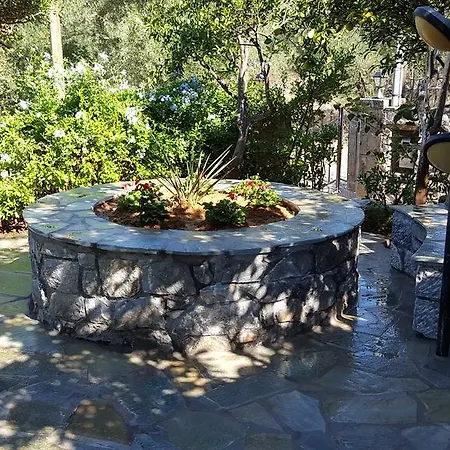 Holiday home Onar, Stone With Sea View & Private Jacuzzi Stoupa